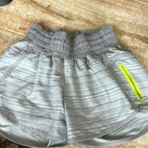 Lululemon Tracker Shorts Vintage Size 6